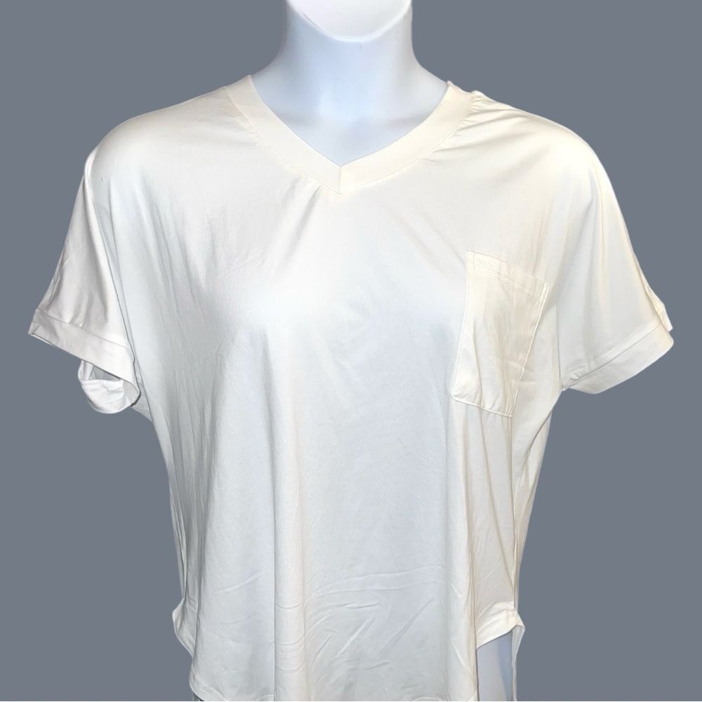 Crisp white new vneck comfy top!